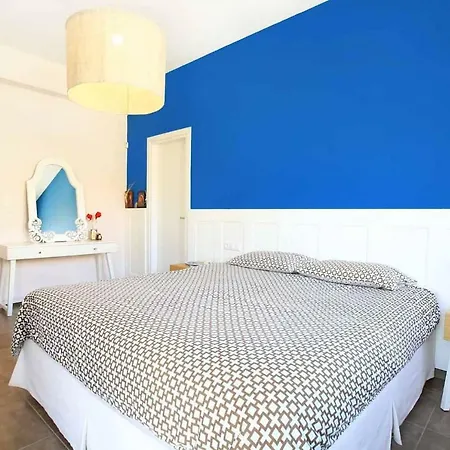 Elpida, Villa *